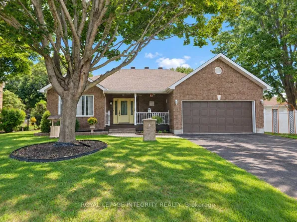 4 Mary Hill Cres, Ottawa, ON K0A 2Z0