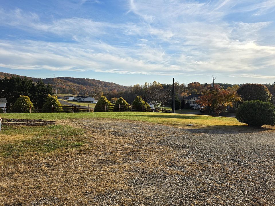 2nd image of 85 Chestnut Meadows Dr