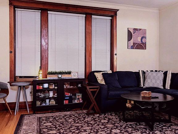4th image of 2125 W Waveland Ave #1