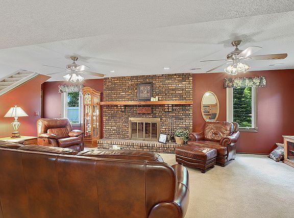 3rd image of 16331 Sherwood Dr