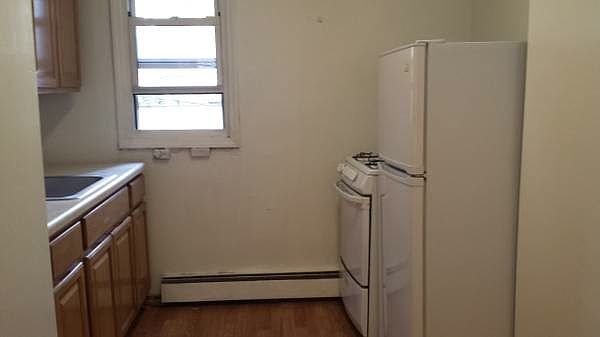 2nd image of 193 Green St APT 3R
