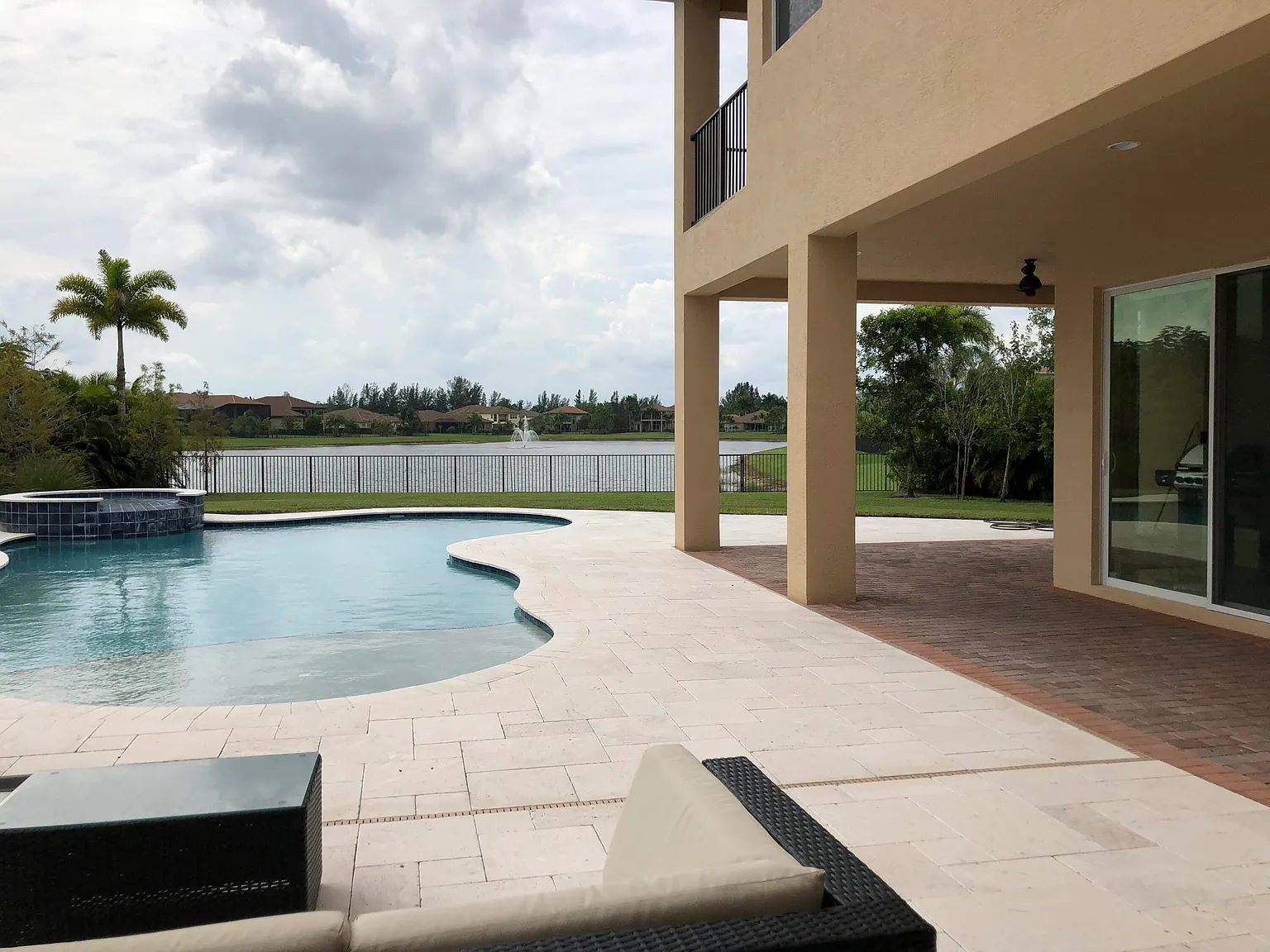 5 bed, 7.5 bath, 5393 sqft, $8,500 — Photo 3