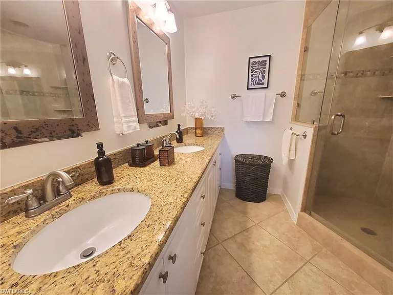 992 Marblehead Dr — Photo 32