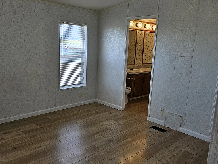 2429 E 3300 N — Photo 14