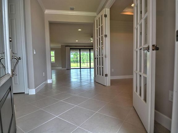 3rd image of 5039 Pendelton Sq
