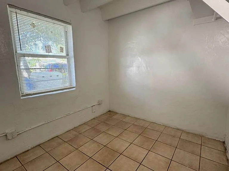845 SW 6th St — Photo 9