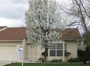 213 Village Dr, Dinuba, CA