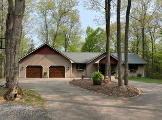 10038 Woodcrest Dr, Minocqua, WI 54548