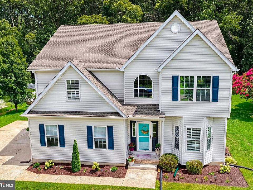 1st image of 379 Fieldbrook Dr