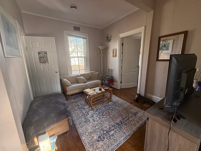 469 Crescent St NE — Photo 2