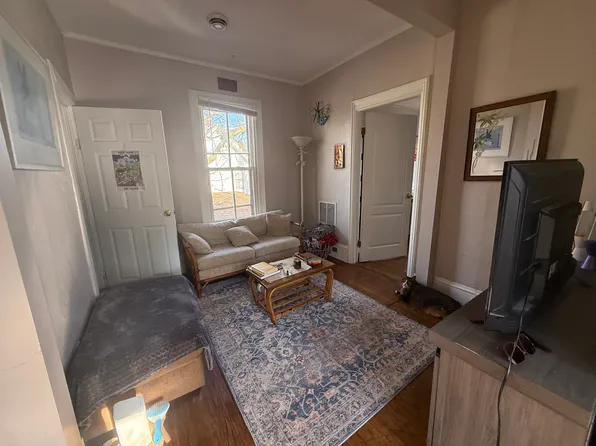 469 Crescent St NE, Grand Rapids, MI 49503