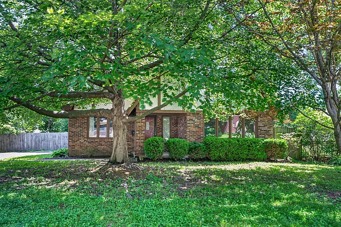 4631 Graceland Ave — Photo 1