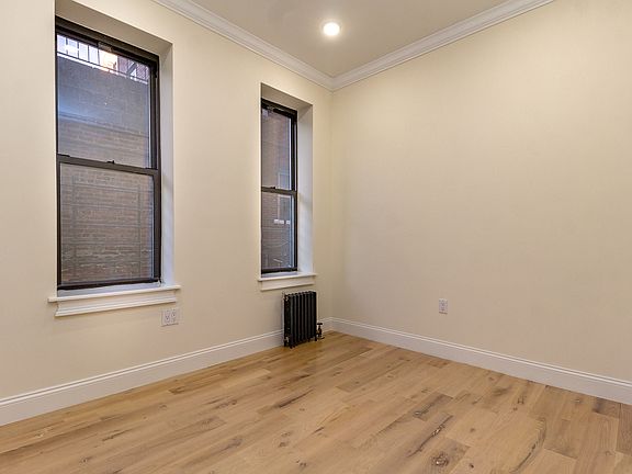 5th image of 1075 Greene Ave #305