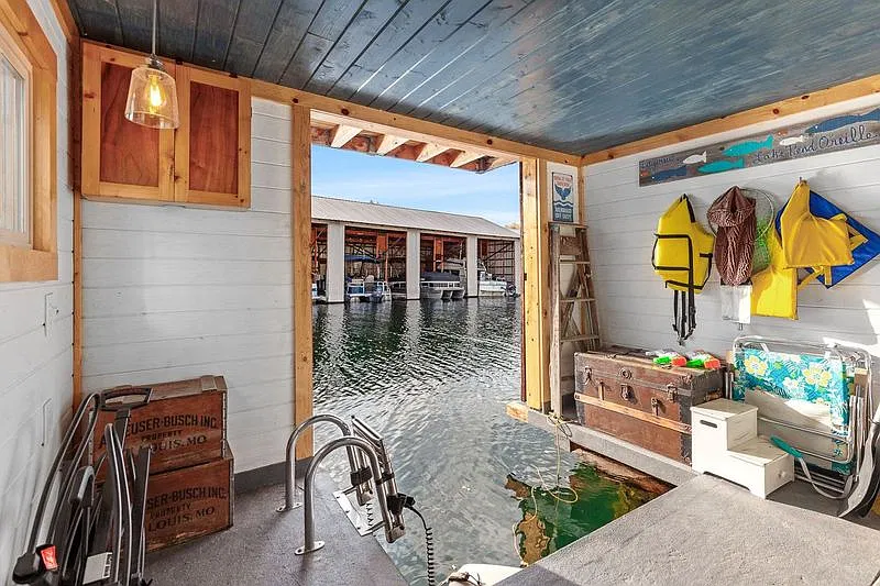 1 bed, 900 sqft, $1,200 — Photo 3