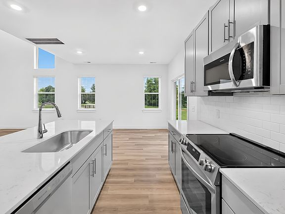 4th image of 217 Dante Dr
