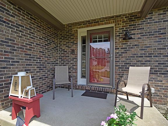 2nd image of 3278 Parkhill Dr