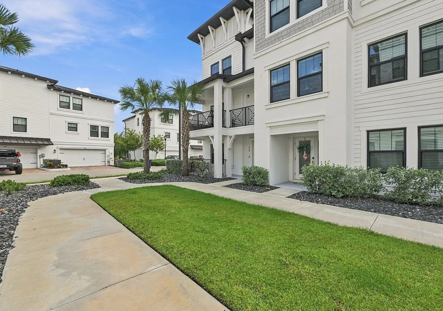 Luxury 3/3.5 Waterfront Community Townhome — Photo 3