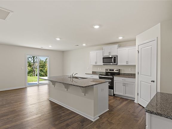 4th image of 610 Palmerston Dr