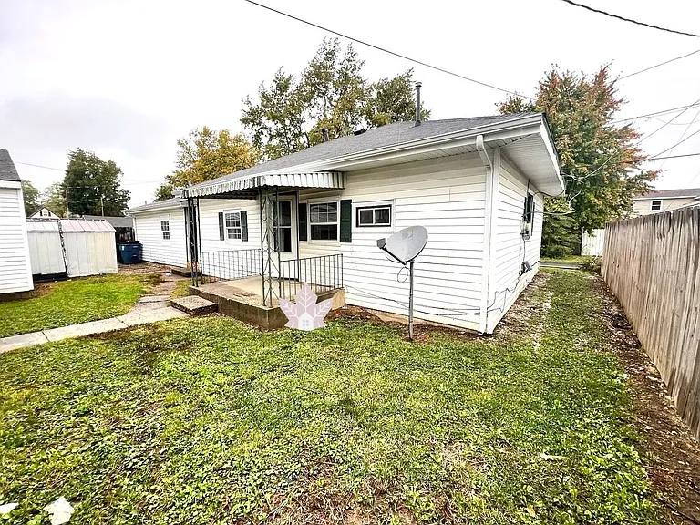 413 E South D St — Photo 2