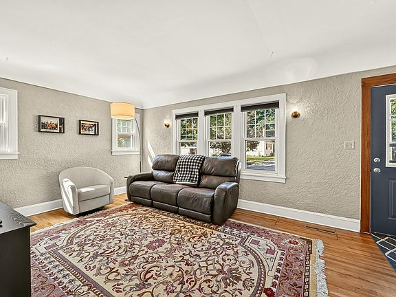4th image of 934 7th Ave SE