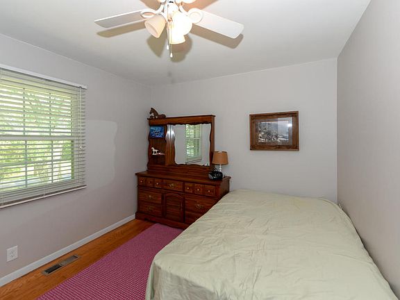 4th image of 505 S Maple St