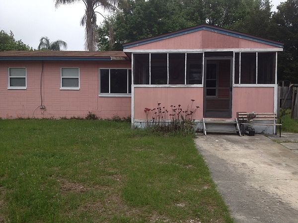 1st image of 305 Loma Pl