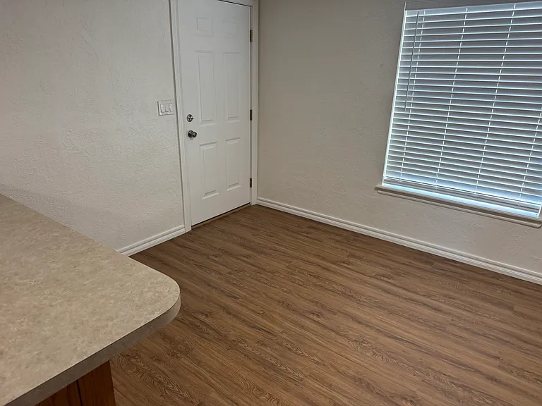 303 W South Dr — Photo 4