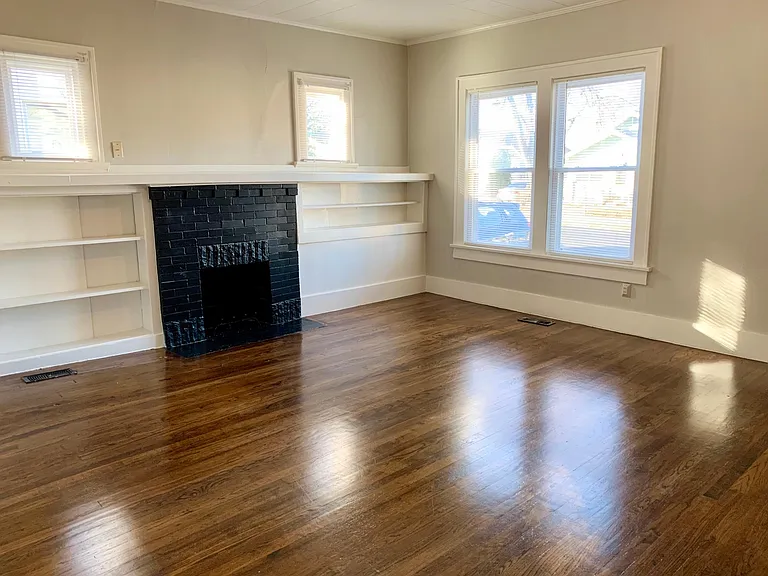 2040 E 12th Pl — Photo 8