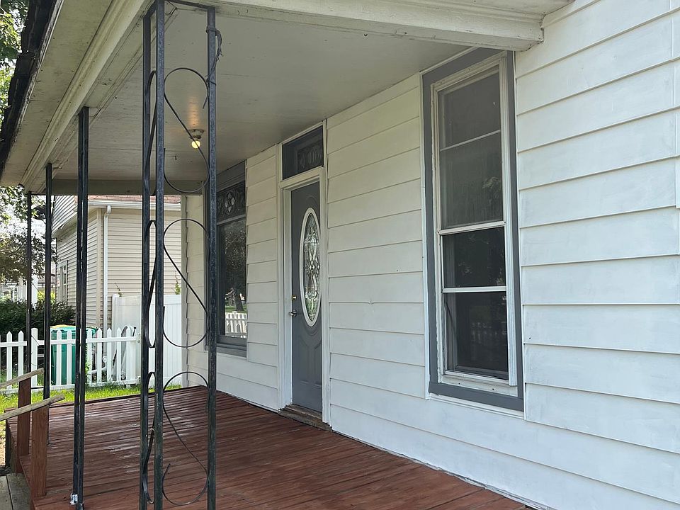 2nd image of 1006 N Bloomington St