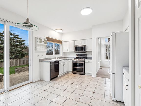 4th image of 480 Wright Dr