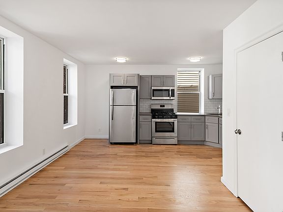 5th image of 811 Courtlandt Ave #4