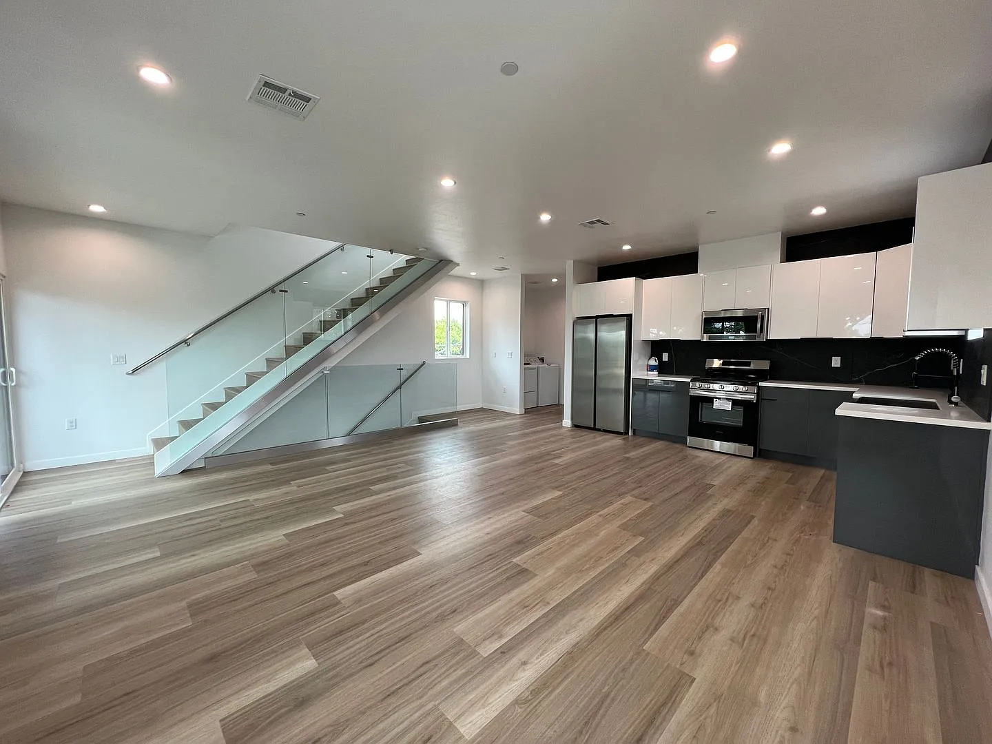 5526 Blackwelder St — Photo 2