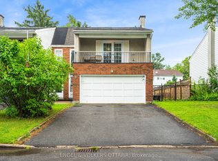 10 Estelle Cres, Ottawa, ON K2H5X1