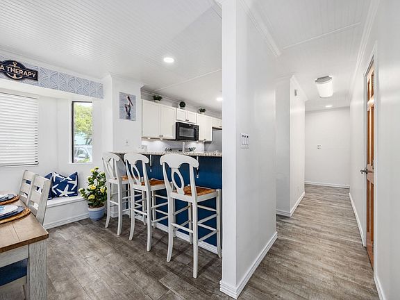 4th image of 209 75th Ave. N #10