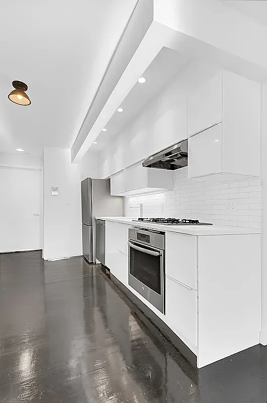 16 Judge Street — Photo 2
