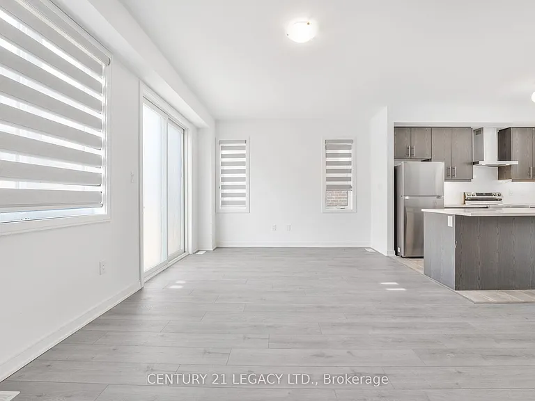 131 Blue Forest Cres — Photo 12