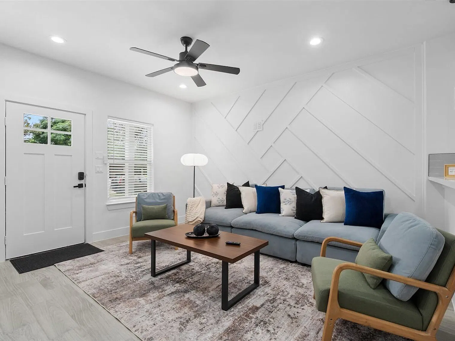 3 bed, 2.0 bath, $4,800 — Photo 2