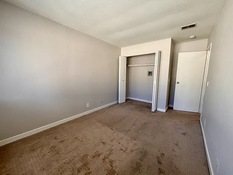 1055 Mohr Ln #B — Photo 10