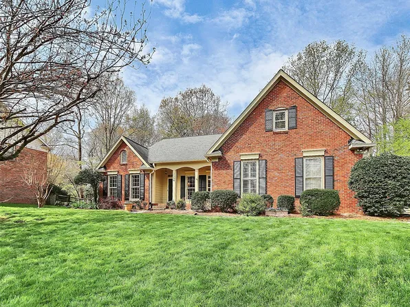 2806 Newport Ln, Matthews, NC 28105