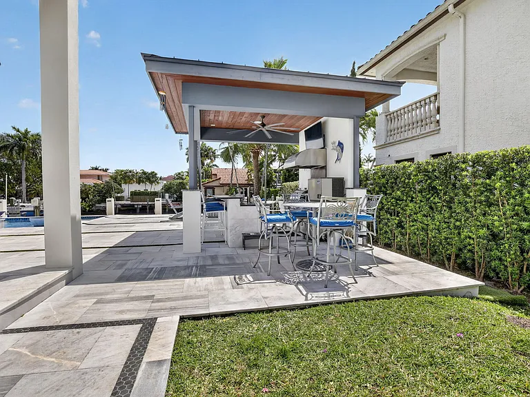 334 Isle Of Capri Dr — Photo 5