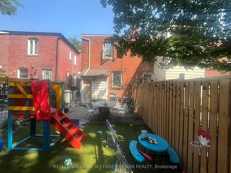 335 Roehampton Ave — Photo 16
