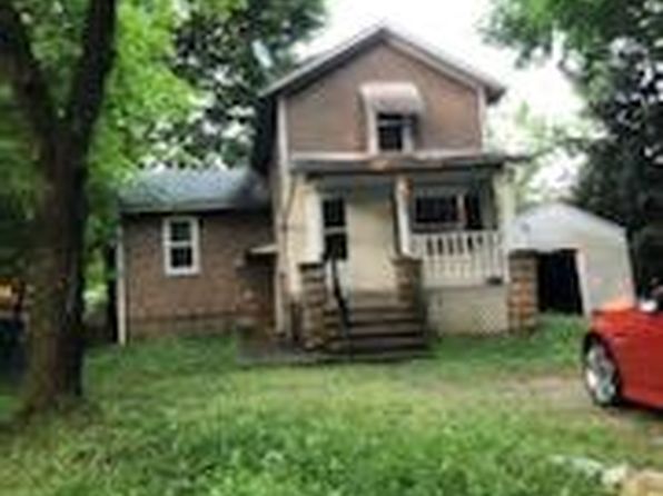 1515 White Ave