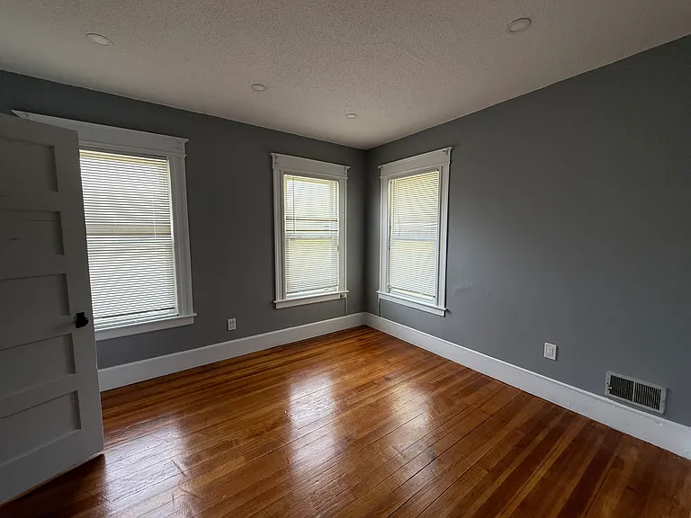 694 Enfield St #694 — Photo 14