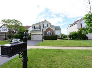 643 Wintergreen Cir, Naperville, IL