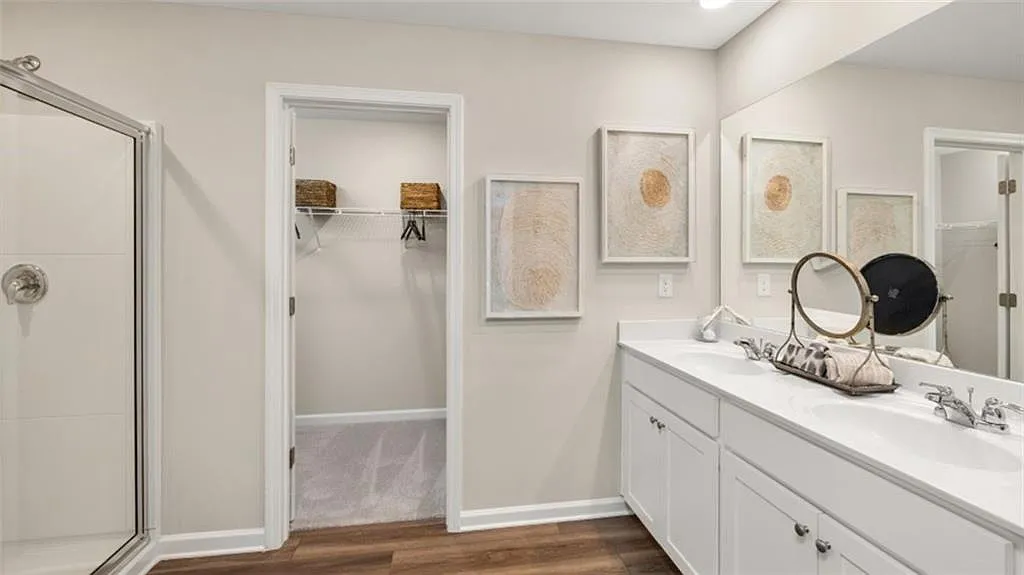 6 bed, 2520 sqft, $2,500 — Photo 4