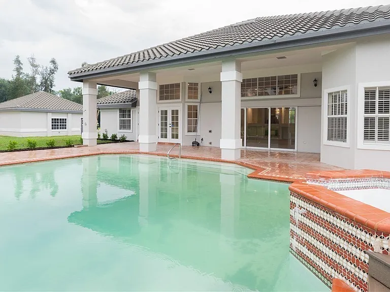 15200 Sweetwater Ct — Photo 32