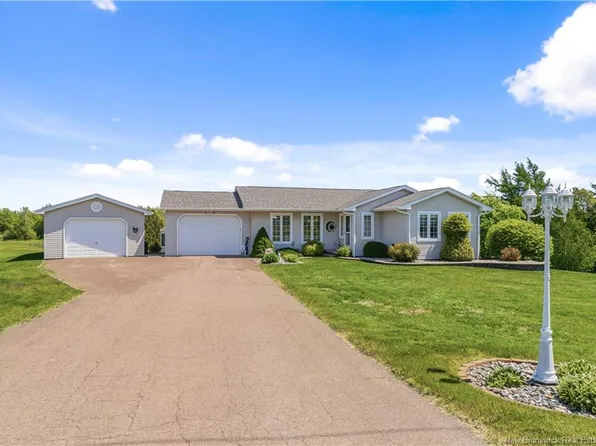 294 Cormier Village Rd, Beaubassin East, NB E4P 5W5