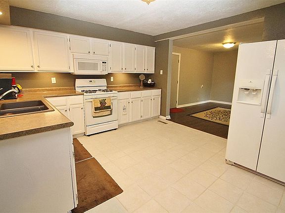 5th image of 7801 Scott Ln