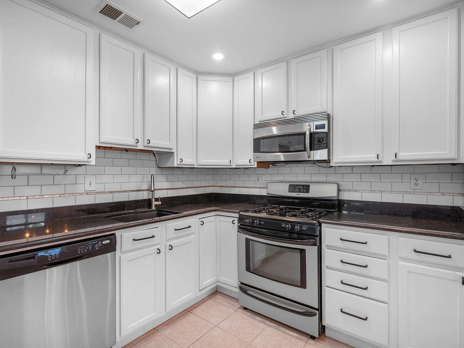 1060 Uvalda St — Photo 3