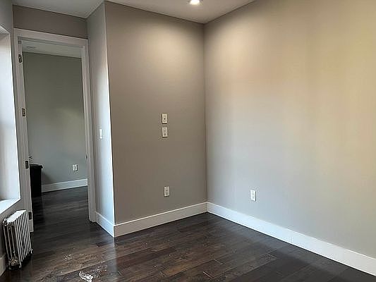 4th image of 124 E 103rd St #31